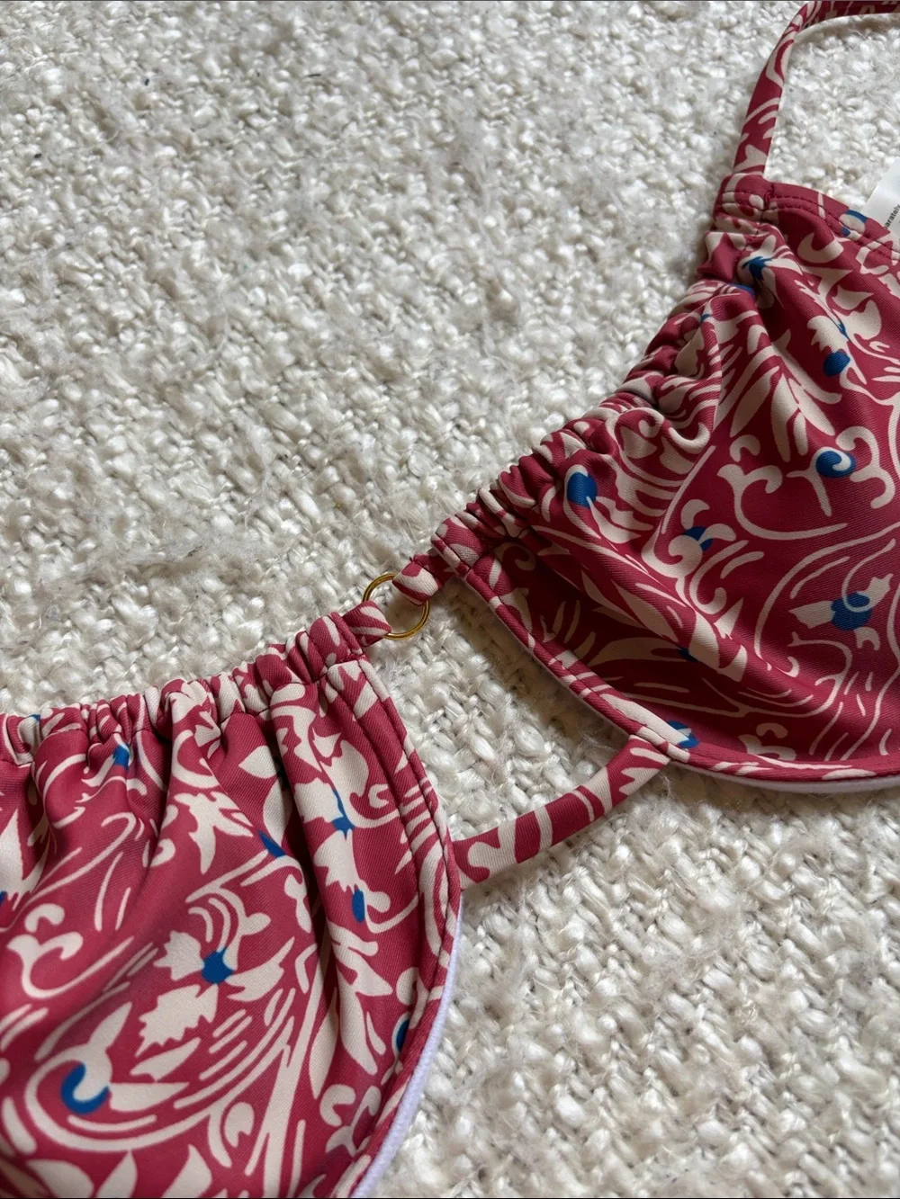 🥀 SHEIN WOMENS SIZE MEDIUM RED FLORAL BALCONETTE TOP BIKINI